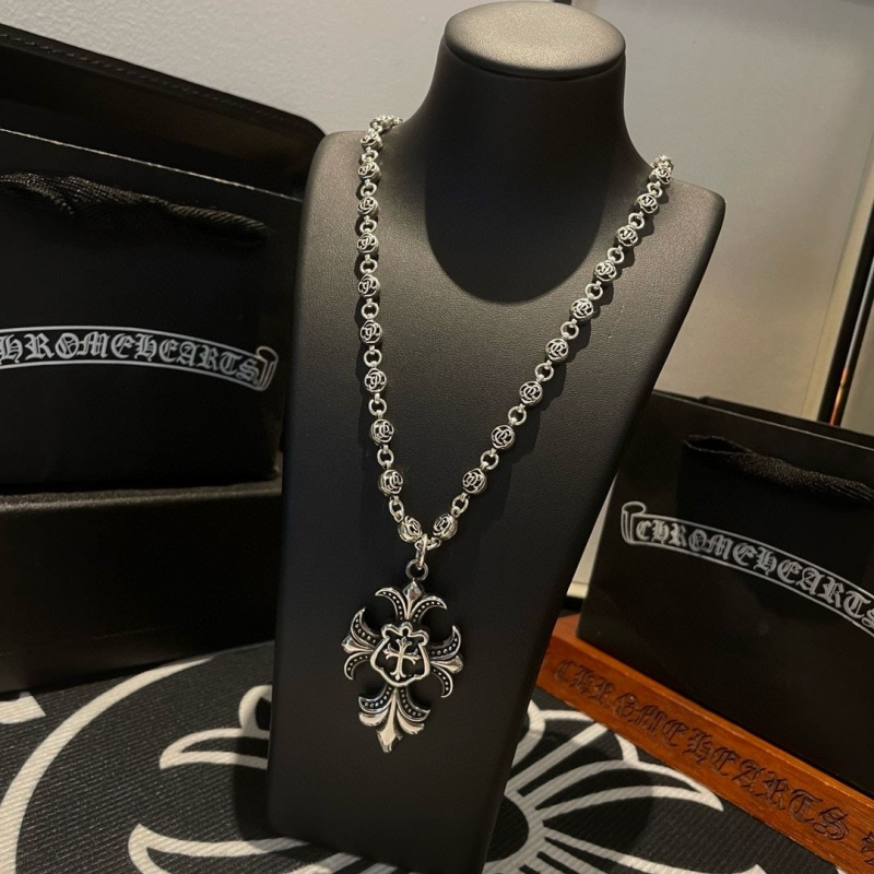 Ch*0me He**ts necklaces